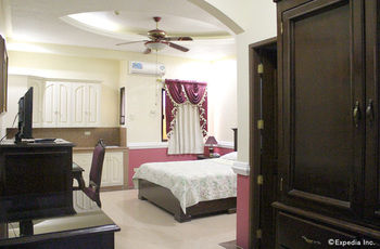 Kokomo's Suites Hotel 2*