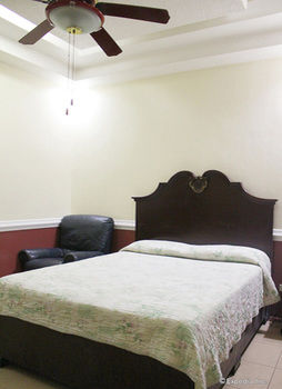 Kokomo's Suites Hotel 2*