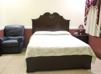Kokomo's Suites Hotel 2*