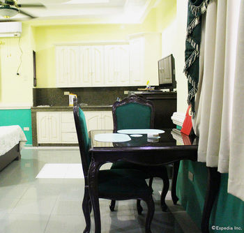 Kokomo's Suites Hotel 2*