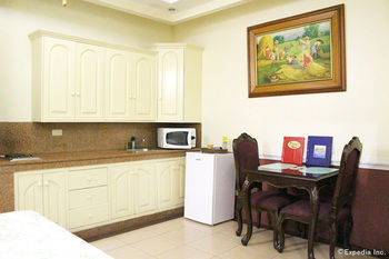 Kokomo's Suites Hotel 2*