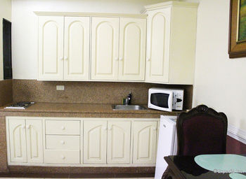 Kokomo's Suites Hotel 2*