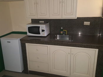 Kokomo's Suites Hotel 2*