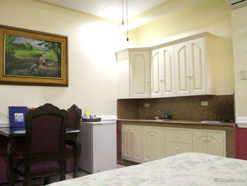 Kokomo's Suites Hotel 2*