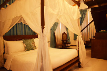 Paradores Del Castillo 3*