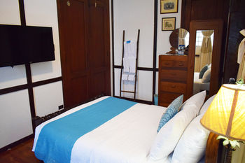 Paradores Del Castillo 3*