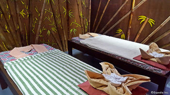 White Chocolate Hills Resort 3*