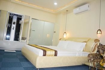999 Hotel 3*