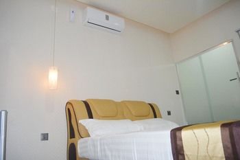 999 Hotel 3*