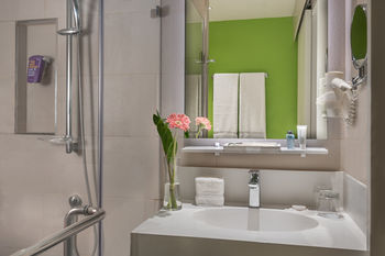 Park Inn By Radisson Clark 4*
