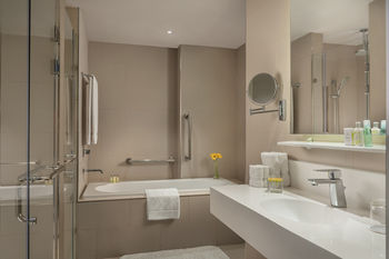 Park Inn By Radisson Clark 4*