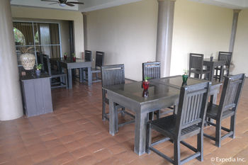 The Q Hotel & Restaurant 3*