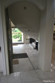The Q Hotel & Restaurant 3*