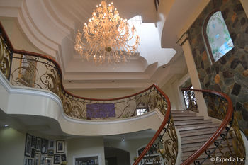The Q Hotel & Restaurant 3*