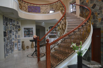 The Q Hotel & Restaurant 3*