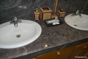 The Q Hotel & Restaurant 3*