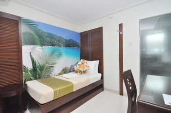 717 Cesar Place Hotel 3*