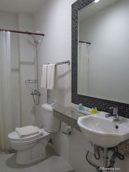 717 Cesar Place Hotel 3*