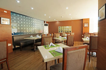 717 Cesar Place Hotel 3*