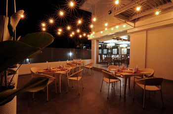 717 Cesar Place Hotel 3*