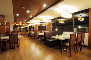 717 Cesar Place Hotel 3*