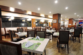 717 Cesar Place Hotel 3*