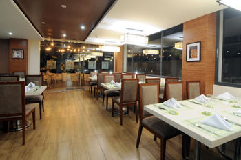 717 Cesar Place Hotel 3*