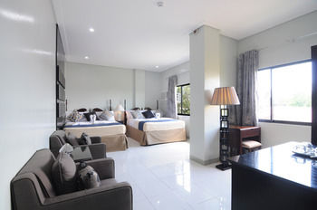 717 Cesar Place Hotel 3*