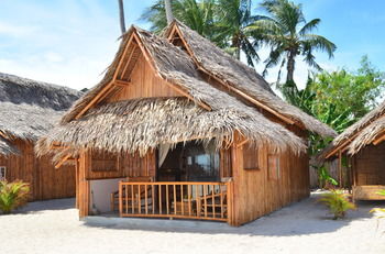 Amihan Beach Cabanas 3*
