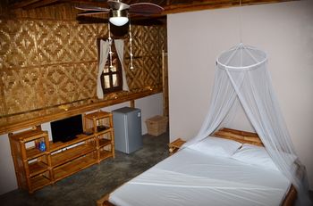 Amihan Beach Cabanas 3*