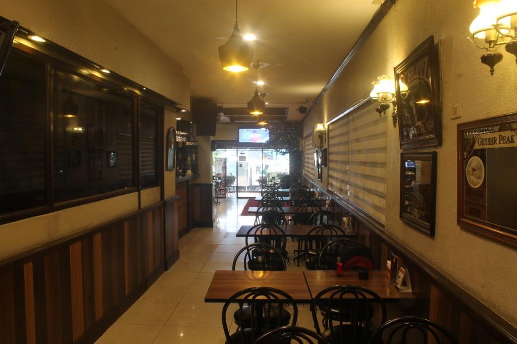 Stone House Quezon City 2*
