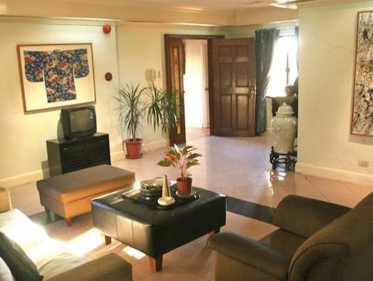 Stone House Quezon City 2*