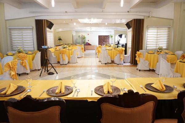 Stone House Quezon City 2*