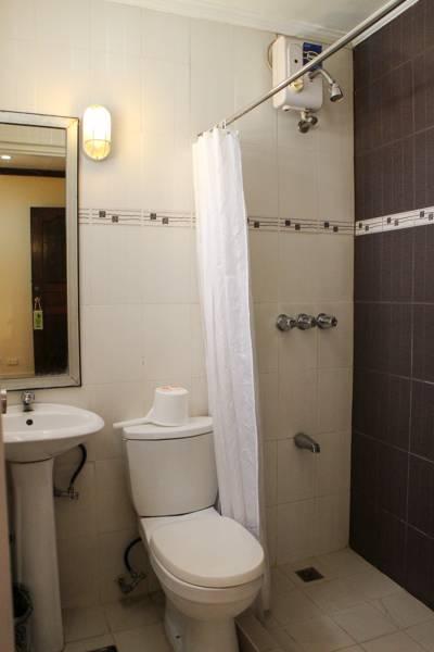 Stone House Quezon City 2*