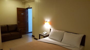 Governor Forbes Inn 2*