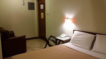 Governor Forbes Inn 2*