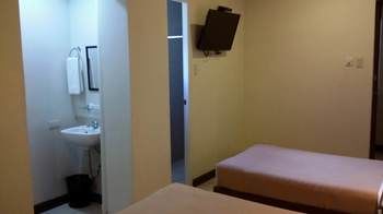 Governor Forbes Inn 2*