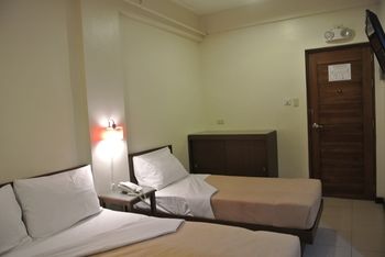 Governor Forbes Inn 2*