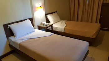 Governor Forbes Inn 2*