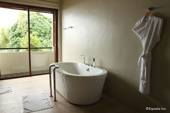 Bravo Resorts - Munting Paraiso 3*