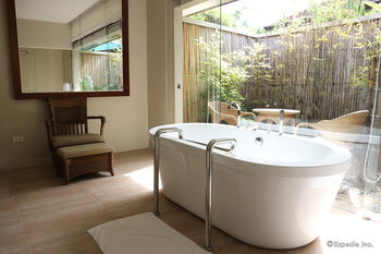 Bravo Resorts - Munting Paraiso 3*