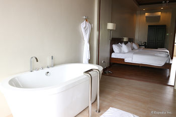 Bravo Resorts - Munting Paraiso 3*