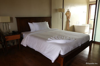 Bravo Resorts - Munting Paraiso 3*