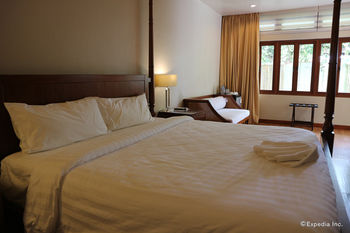Bravo Resorts - Munting Paraiso 3*