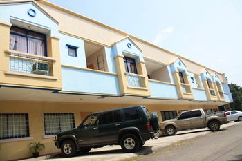 Dumaguete Springs Apartment 3*