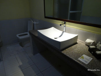 Star Hotel Davao 3*