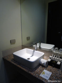 Star Hotel Davao 3*