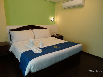 Star Hotel Davao 3*