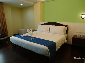 Star Hotel Davao 3*