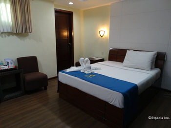 Star Hotel Davao 3*